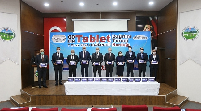 60 bin tablet Gaziantepli öğrencilerle buluştu