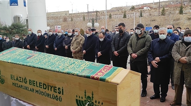 68 yaşında kalp krizine yenilen şair Dr. Ahmet Tevfik Ozan, son yolculuğuna uğurlandı