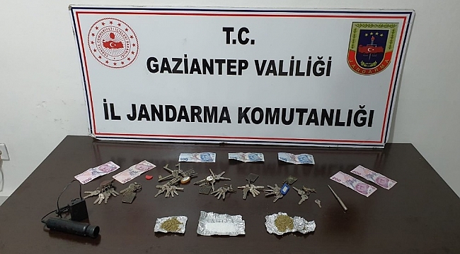 Acemi hırsıza suçüştü