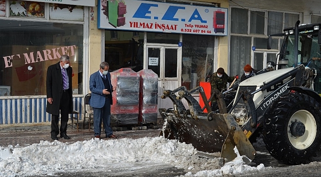 Adilcevaz'da karla mücadele çalışması