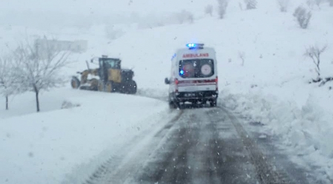 Adıyaman'da ekipler yolları açmak için seferber oldu