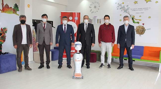 Adıyaman'ın 'IzeRO19'u Japonya'nın 'Robovie'sine rakip