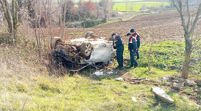 Ağaçlara çarparak taklalar atan otomobil hurdaya döndü: 1 yaralı