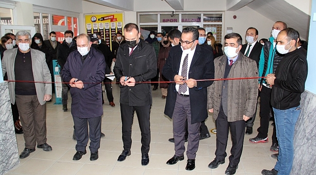 Ağrı'da Diş Hekimi İlhami Yıldız mezun olduğu okula Z Kütüphane kurdu