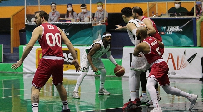 Akhisar Belediye Basket evinde Samsunspor'a takıldı