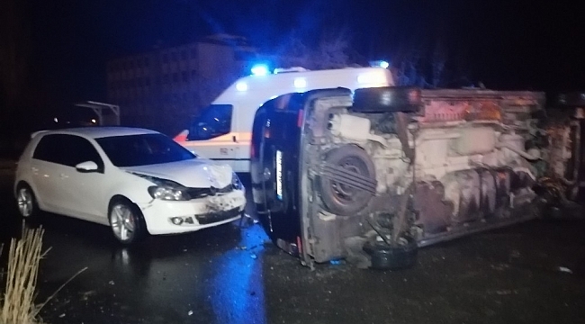 Aksaray'da 3 aracın karıştığı kazada 2 kişi yaralandı