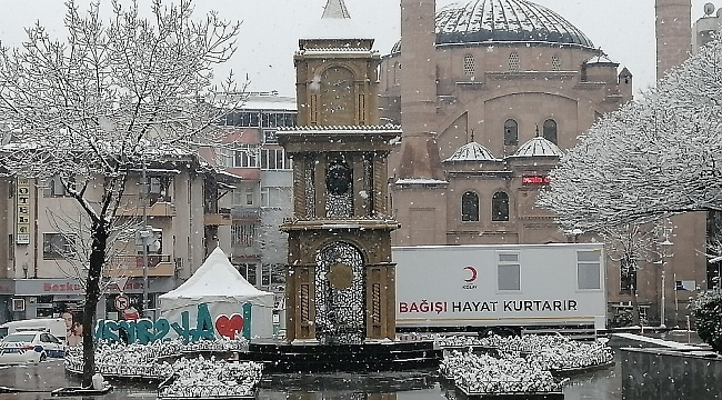 Aksaray'da kar yağışı etkisini sürdürüyor