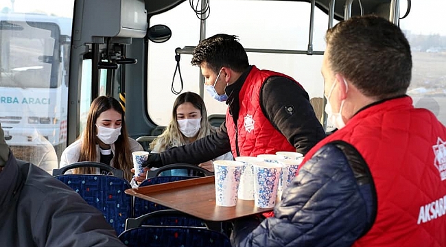 Aksaray'da soğuk havada sıcak çorba ikramı