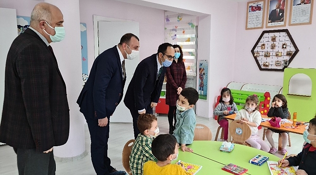 Alaplı'da yüz yüze eğitim gören anaokulu öğrencileri karne heyecanı yaşadı
