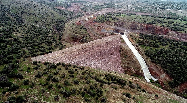 Aliağalı üreticilerin sabırsızlıkla beklediği Kalabak Barajı'nın gövde dolgusu tamamlandı