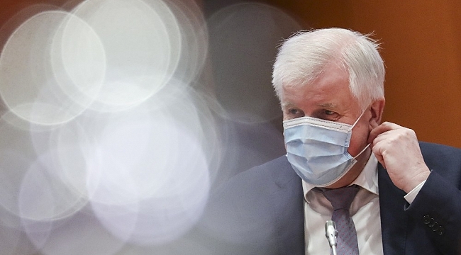 Almanya İçişleri Bakanı Seehofer: "Mutasyonlu bölgelere seyahat etmek düpedüz aptallık olur"