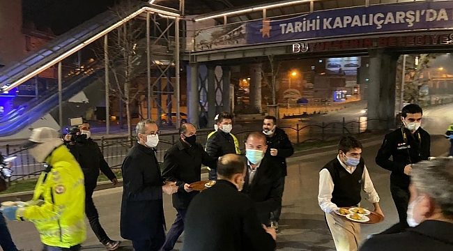 Alpedo-Kervan'dan polislere tatlı ve salep ikramı