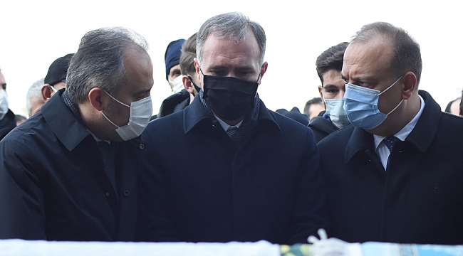 Alper Taban babasını son yolculuğuna uğurladı