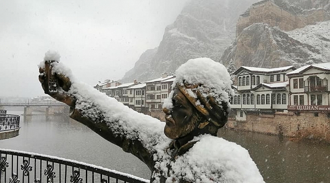 Amasya'ya yılın ilk karı yağdı