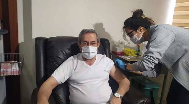 Ankara Üniversitesi Rektörü Prof. Dr. Ünüvar da aşı oldu