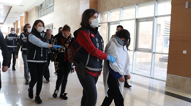 Antalya'da 1 milyon liralık ziynet eşyası vurgunu yapan 'Altın Kızlar' tutuklandı