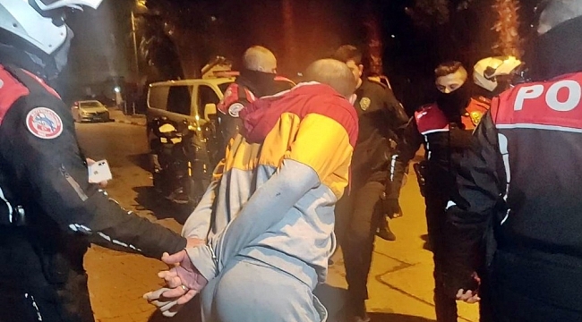 Antalya'da 'dur' ihtarına uymayan sürücü ortalığı birbirine kattı