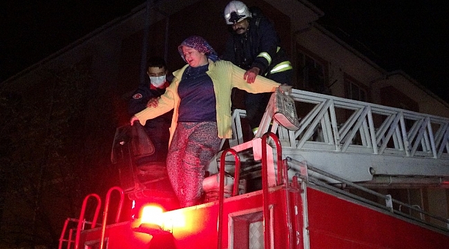 Antalya'da 4 katlı apartmanda yangın paniği