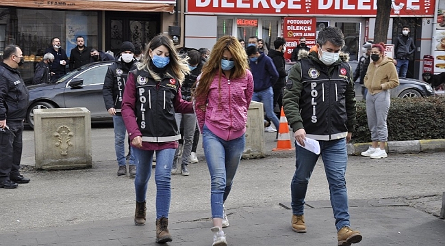 Araçlarıyla kaçmaya çalışan 5 uyuşturucu satıcısı yakalandı