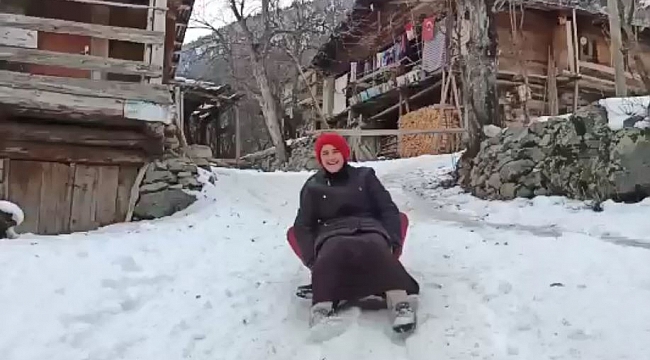 Artvin'de köylülerin tahta kızak keyfi
