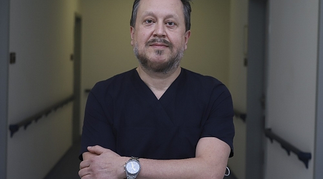 Aşı olacağını açıklayan Prof. Dr. Oğuztürk Covid-19 aşısı oldu