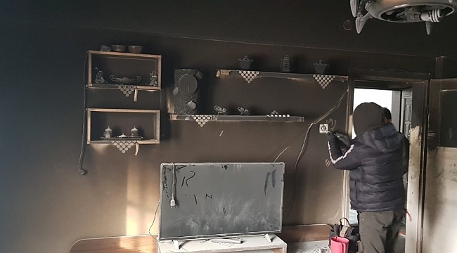 Aşkale'de çıkan yangında ev kullanılamaz hale geldi