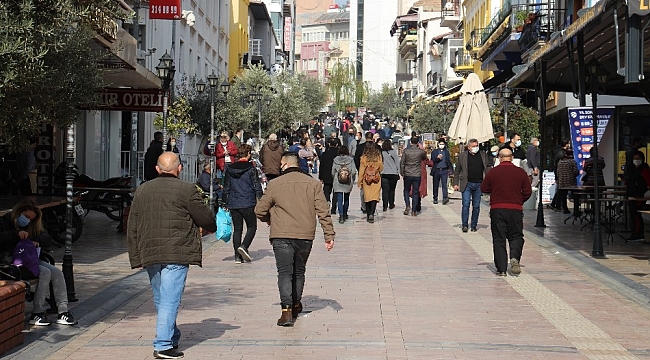 Aydınlılar 80 saatlik kısıtlamanın ardından caddeleri doldurdu