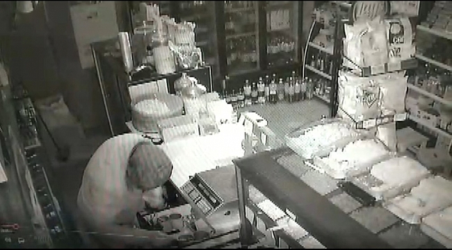 Aynı gece 2 iş yerine girerek 3 bin lira para ve toplamda 7 bin lira değerinde eşya çalan şüpheli yakalandı