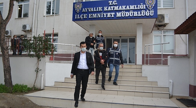 Ayvalık'ta polis sahte altın şebekesini suçüstü yakaladı