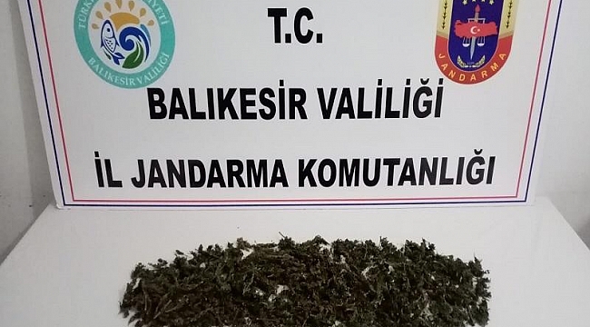 Ayvalık'ta uyuşturucu tacirleri jandarmadan kaçamadı