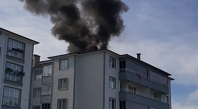 Baca yangını tüm çatıyı sardı
