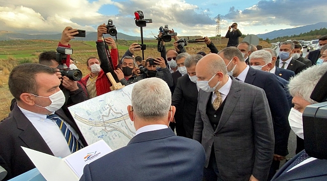 Bakan Karaismailoğlu İskenderun'da otoban bağlantı yolunu inceledi