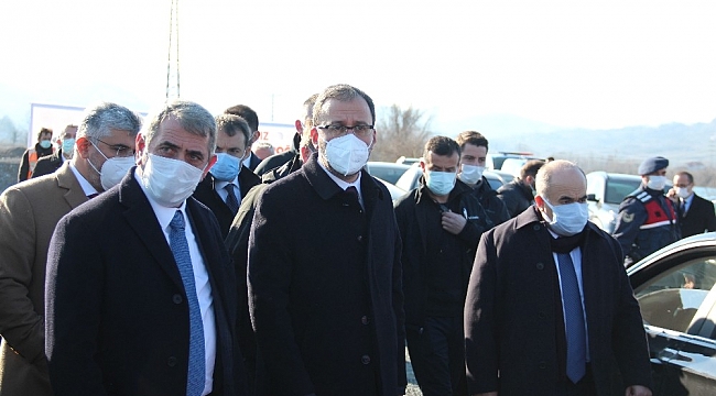 Bakan Kasapoğlu Çarşamba'da spor tesislerini inceledi