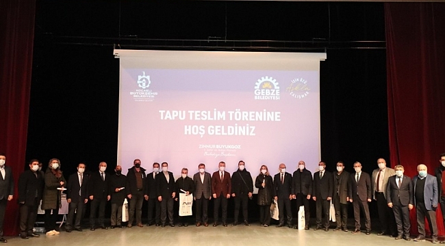 Balçık'ta hak sahiplerine tapular protokolden