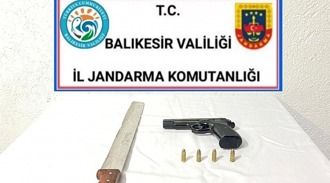 Balıkesir'de jandarma 30 aranan şahsı yakaladı