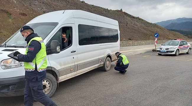 Balıkesir'de jandarmadan kar lastiği uygulaması