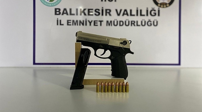 Balıkesir'de polis 20 aranan şahsı yakaladı
