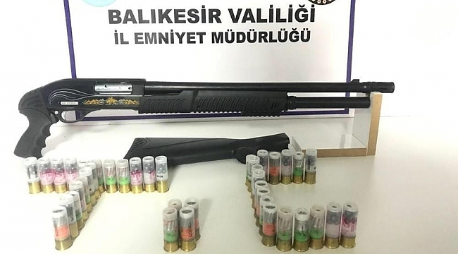 Balıkesir'de polis 4 aranan şahsı yakaladı