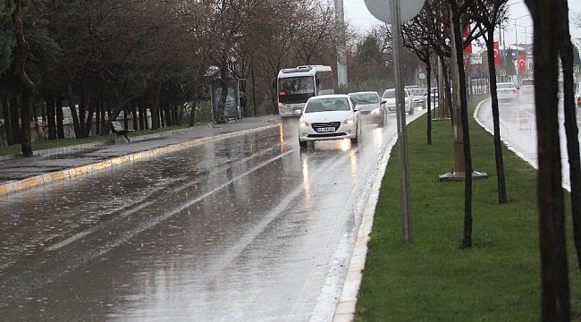 Balıkesir'de şiddetli yağış etkili oldu