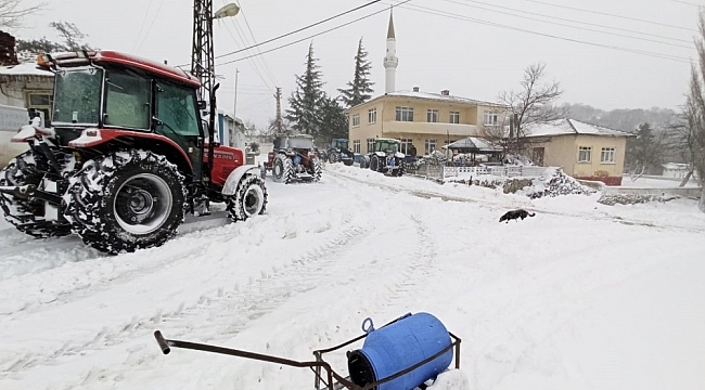 Balkan köylerinde kar yağışı hayatı felç etti