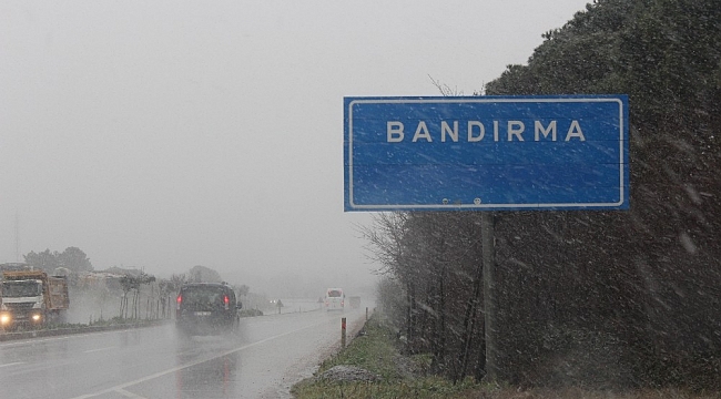 Bandırma'nın yüksek kesimlerinde kar yağışı etkili oldu