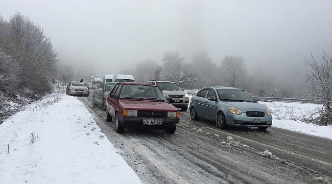 Bartın-Amasra karayolunda trafiğe kar engeli