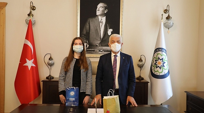Başarılı öğrenciden Başkan Gürün'e ziyaret