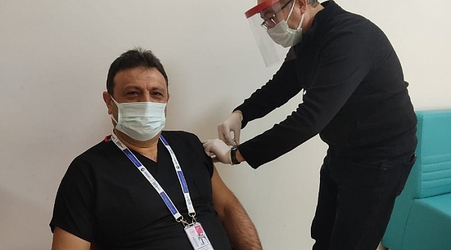 Başhekim Doç. Dr. Ertuğrul Kılıç korona virüs aşısı oldu
