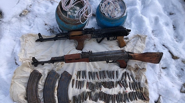 Başkale'de patlayıcı, silah ve mühimmat ele geçirildi