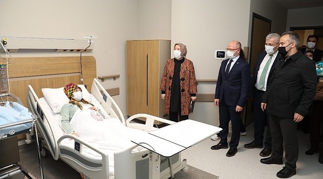 Başkan Aktaş'tan yılın son ve ilk bebeklerine ziyaret