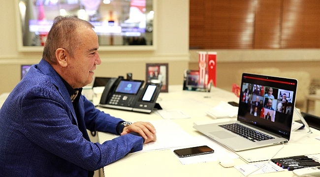 Başkan Böcek CHP'li Büyükşehir Belediye Başkanlarıyla çevrim içi toplantıya katıldı