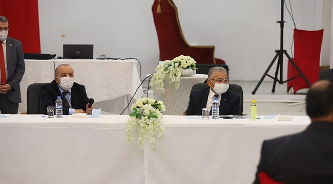 Başkan Büyükkılıç 2021 yılının ilk muhtarlar toplantısını Pınarbaşı'nda yaptı