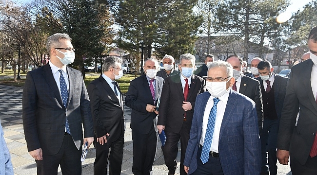 Başkan Büyükkılıç, Sarıoğlan ve Akkışla'da muhtarlarla buluştu