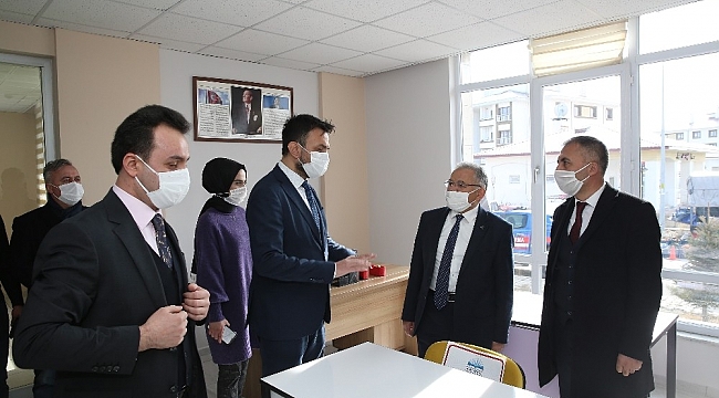 Başkan Büyükkılıç, sıfır vakaya düşen Sarız'da kütüphane açtı, muhtarlara seslendi